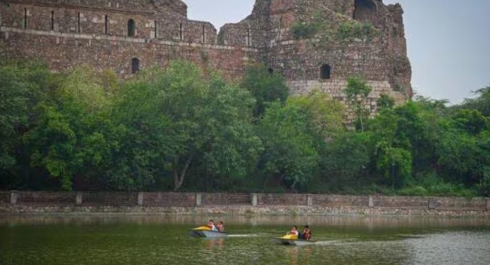 Purana Qila Sees Tourist Surge with Introduction of Boating Services