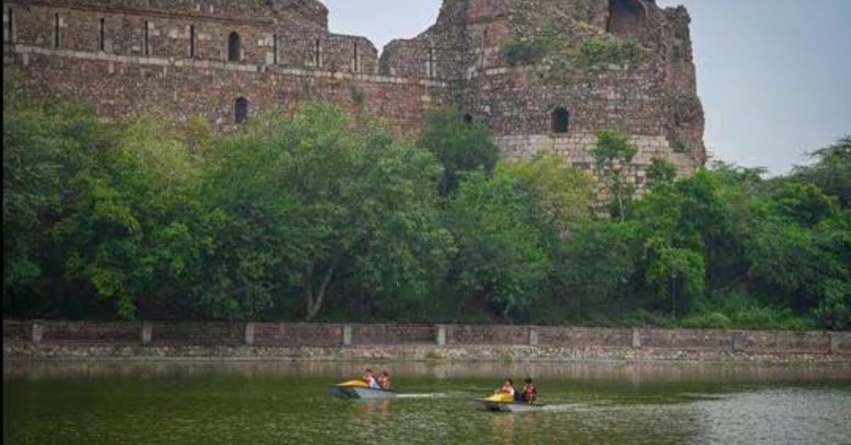 Purana Qila Sees Tourist Surge with Introduction of Boating Services