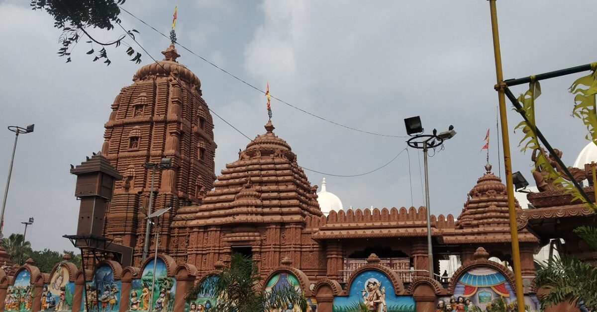 Telangana CM Showcases State as Top Tourism Destination at Conclave 2025