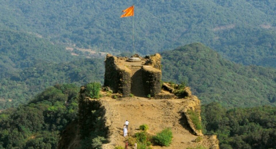 Maharashtra to Establish ‘Namo Tourism Information Centres’ at Four Iconic Forts