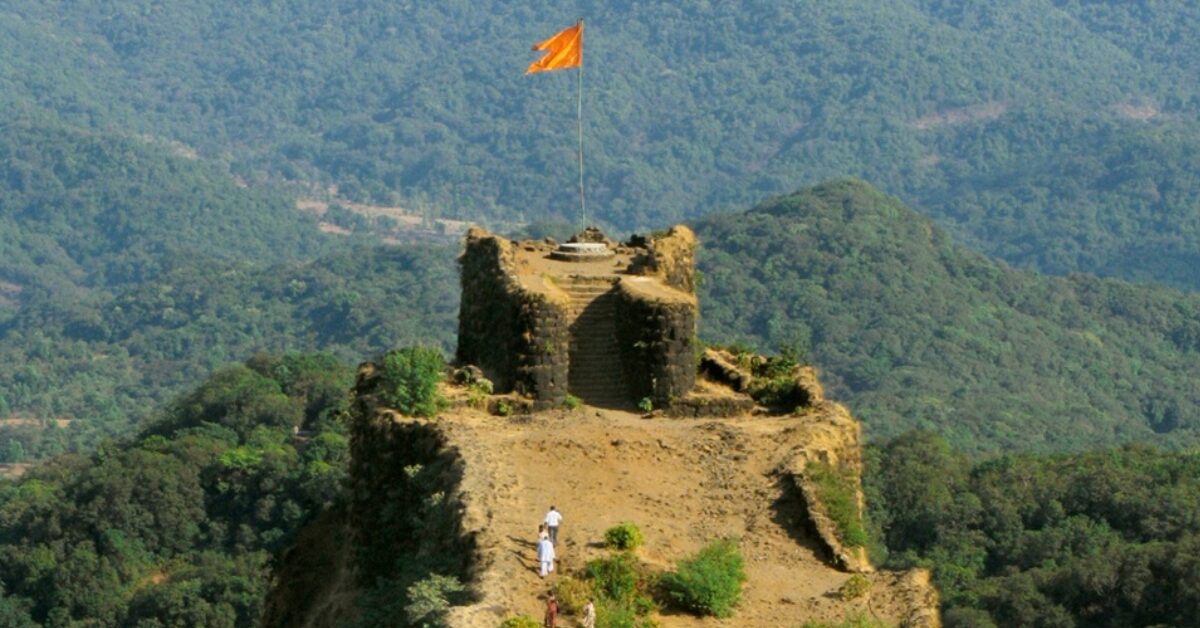 Maharashtra to Establish ‘Namo Tourism Information Centres’ at Four Iconic Forts